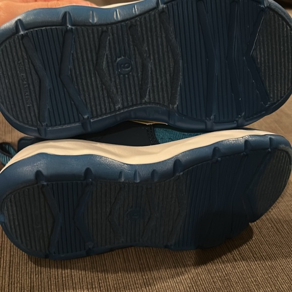 Cat & Jack Toddler Boy Blue Slip on Sneakers 9 NWT - Picture 4 of 5